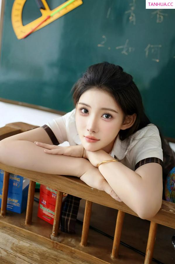   [XiuRen]高清写真图 2025.07.04 No.10512 梨霜儿 学妹制服第36张图片